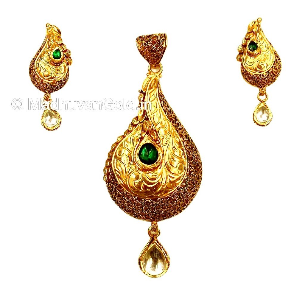 22k Gold Antique Pendant Set MGA -...